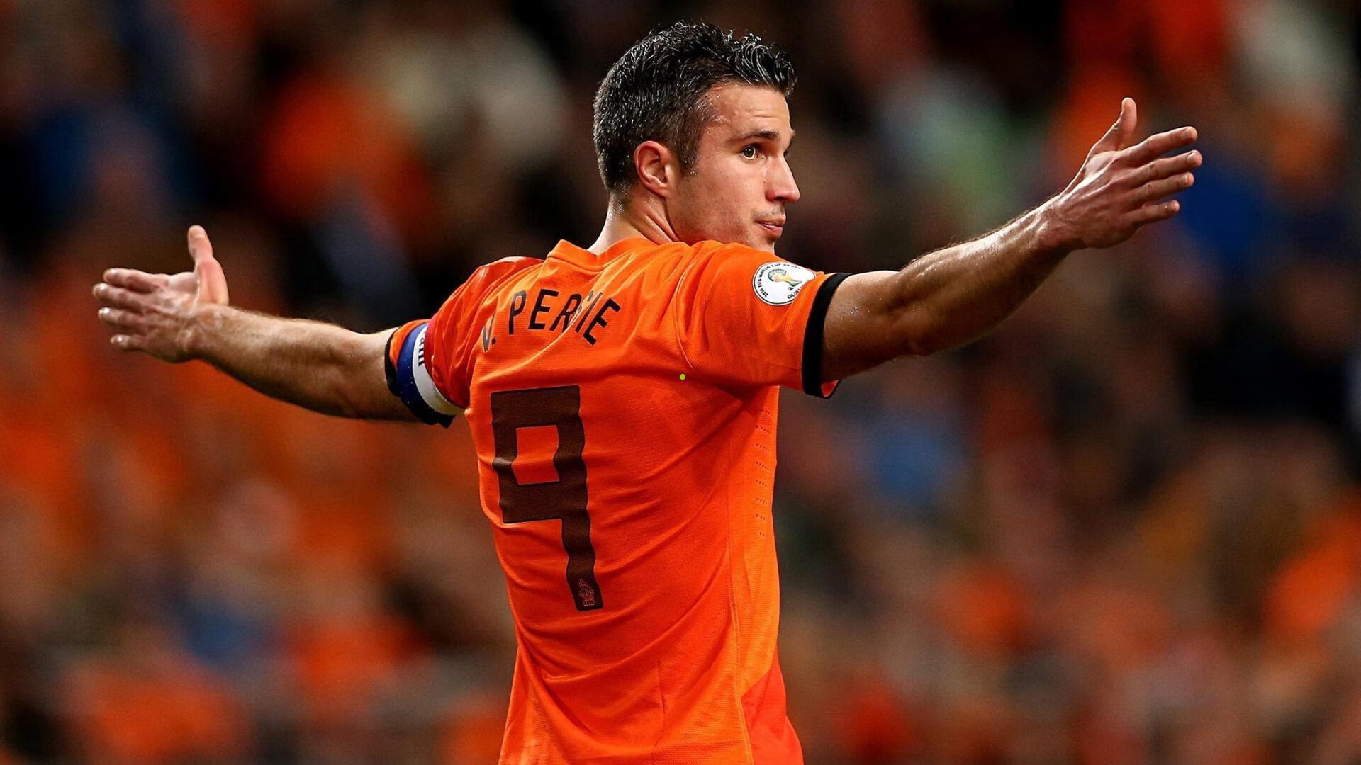 光环下的阴影，国足最被期待之人三度失守，技术短板成争冠隐忧